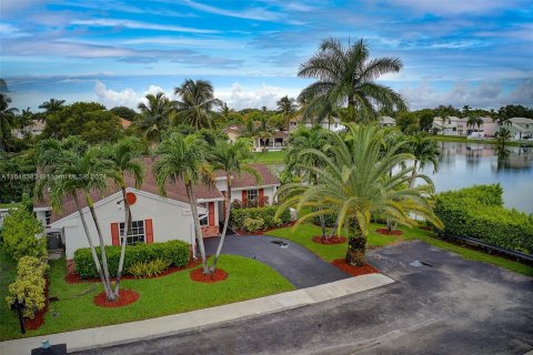 Casa en venta en Davie, Florida, 4 dormitorios, 137.4 m2 № 1331456 - foto 1