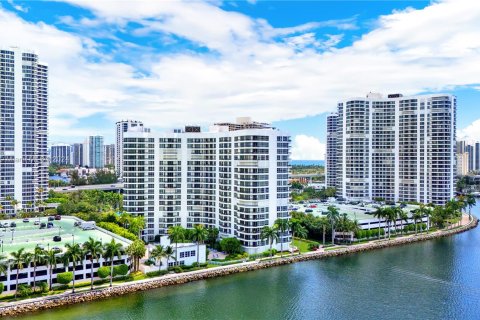 Condo in Aventura, Florida, 1 bedroom  № 1357311 - photo 26