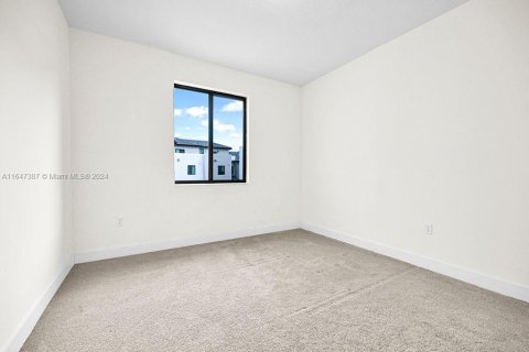 Townhouse in Doral, Florida 3 bedrooms, 149.02 sq.m. № 1331677 - photo 28