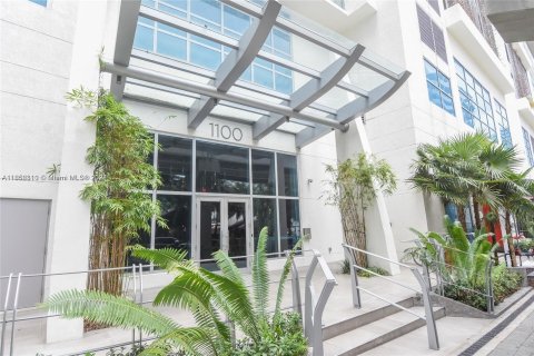 Copropriété à louer à Miami, Floride: 2 chambres, 108.23 m2 № 1356766 - photo 2