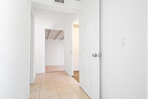 Immobilier commercial à vendre à West Palm Beach, Floride: 171.03 m2 № 1207707 - photo 12