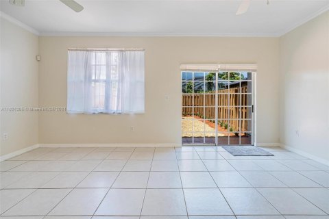 Touwnhouse à vendre à Cutler Bay, Floride: 3 chambres, 143.07 m2 № 1281223 - photo 10