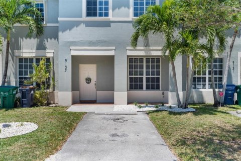 Townhouse in Cutler Bay, Florida 3 bedrooms, 143.07 sq.m. № 1281223 - photo 2