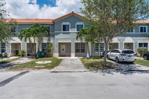 Touwnhouse à vendre à Cutler Bay, Floride: 3 chambres, 143.07 m2 № 1281223 - photo 1