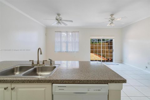 Townhouse in Cutler Bay, Florida 3 bedrooms, 143.07 sq.m. № 1281223 - photo 9