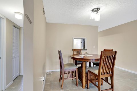 Condominio en venta en Coconut Creek, Florida, 2 dormitorios, 107.3 m2 № 1073612 - foto 24
