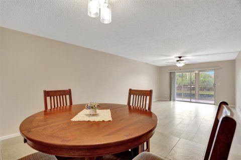 Condominio en venta en Coconut Creek, Florida, 2 dormitorios, 107.3 m2 № 1073612 - foto 23