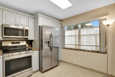 Condominio en venta en Coconut Creek, Florida, 2 dormitorios, 107.3 m2 № 1073612 - foto 28