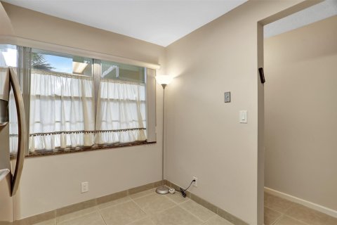 Condominio en venta en Coconut Creek, Florida, 2 dormitorios, 107.3 m2 № 1073612 - foto 27
