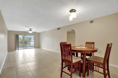 Condominio en venta en Coconut Creek, Florida, 2 dormitorios, 107.3 m2 № 1073612 - foto 26