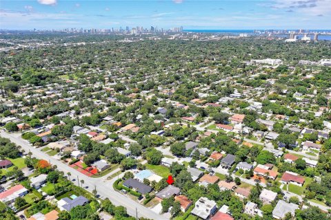 Propiedad comercial en venta en Miami, Florida, 162.21 m2 № 1233766 - foto 7