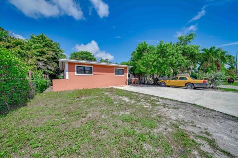 Propiedad comercial en venta en Miami, Florida, 162.21 m2 № 1233766 - foto 18