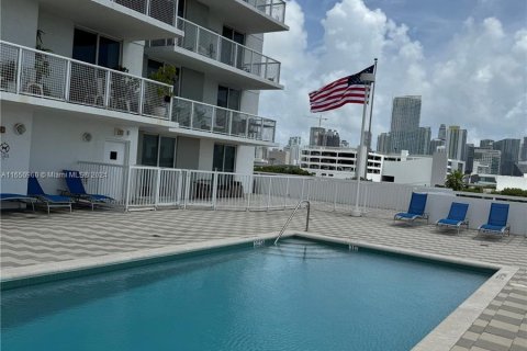 Apartamento en alquiler en Miami, Florida, 2 dormitorios, 82.96 m2 № 1351661 - foto 8