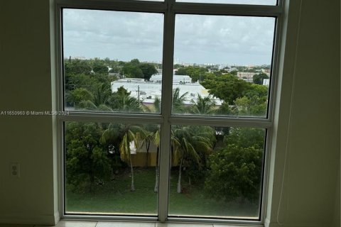 Apartamento en alquiler en Miami, Florida, 2 dormitorios, 82.96 m2 № 1351661 - foto 19