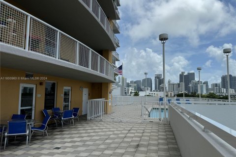 Apartamento en alquiler en Miami, Florida, 2 dormitorios, 82.96 m2 № 1351661 - foto 9