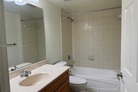 Apartamento en alquiler en Miami, Florida, 2 dormitorios, 82.96 m2 № 1351661 - foto 26