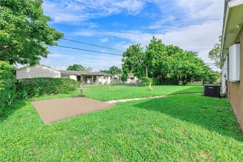 House in Miami Gardens, Florida 3 bedrooms, 113.81 sq.m. № 1351663 - photo 27