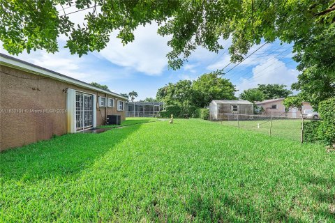 House in Miami Gardens, Florida 3 bedrooms, 113.81 sq.m. № 1351663 - photo 29