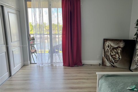 Condo in Hallandale Beach, Florida, 2 bedrooms  № 1351662 - photo 7