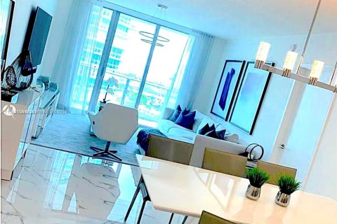 Condominio en venta en Sunny Isles Beach, Florida, 2 dormitorios, 141.58 m2 № 1044783 - foto 1