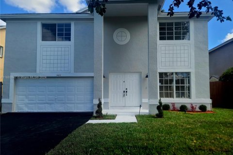 Villa ou maison à vendre à Pembroke Pines, Floride: 5 chambres, 261.52 m2 № 1423862 - photo 2