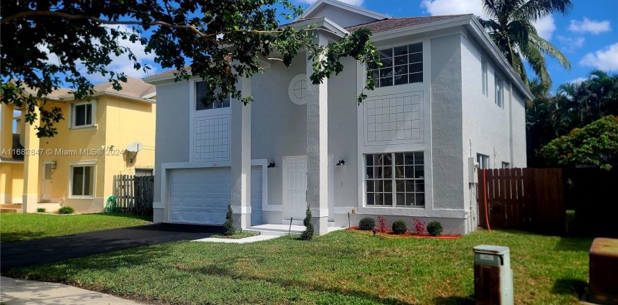 Villa ou maison à Pembroke Pines, Floride 5 chambres, 261.52 m2 № 1423862