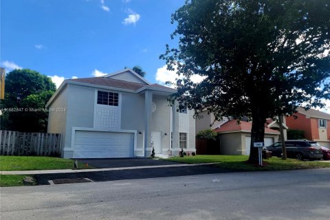 Villa ou maison à vendre à Pembroke Pines, Floride: 5 chambres, 261.52 m2 № 1423862 - photo 4