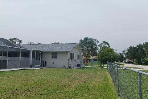 House in Port Charlotte, Florida 3 bedrooms, 141.77 sq.m. № 1361989 - photo 9