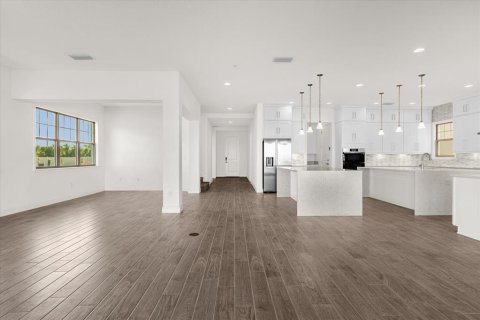 Casa en venta en Orlando, Florida, 5 dormitorios, 371.98 m2 № 1070982 - foto 10