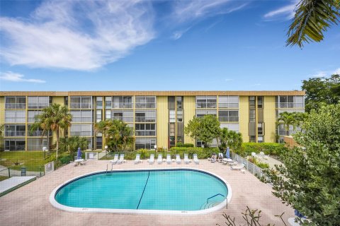 Condo in Deerfield Beach, Florida, 1 bedroom  № 1026743 - photo 3