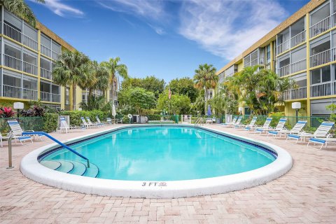 Condo in Deerfield Beach, Florida, 1 bedroom  № 1026743 - photo 2