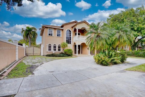 Villa ou maison à vendre à Miami Lakes, Floride: 5 chambres, 366.03 m2 № 1065338 - photo 3