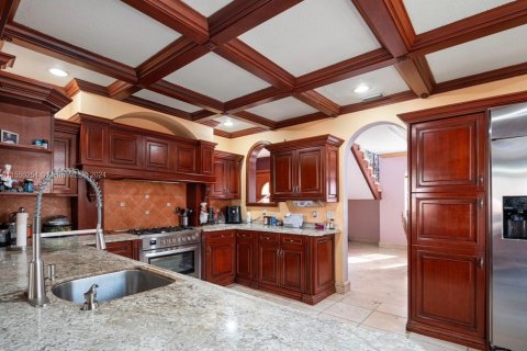 Villa ou maison à vendre à Miami Lakes, Floride: 5 chambres, 366.03 m2 № 1065338 - photo 19