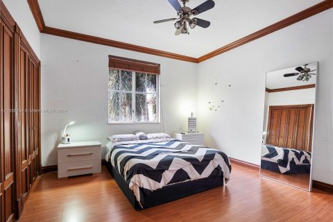 Casa en venta en Miami Lakes, Florida, 5 dormitorios, 366.03 m2 № 1065338 - foto 30