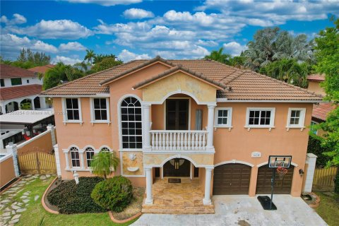 Casa en venta en Miami Lakes, Florida, 5 dormitorios, 366.03 m2 № 1065338 - foto 1