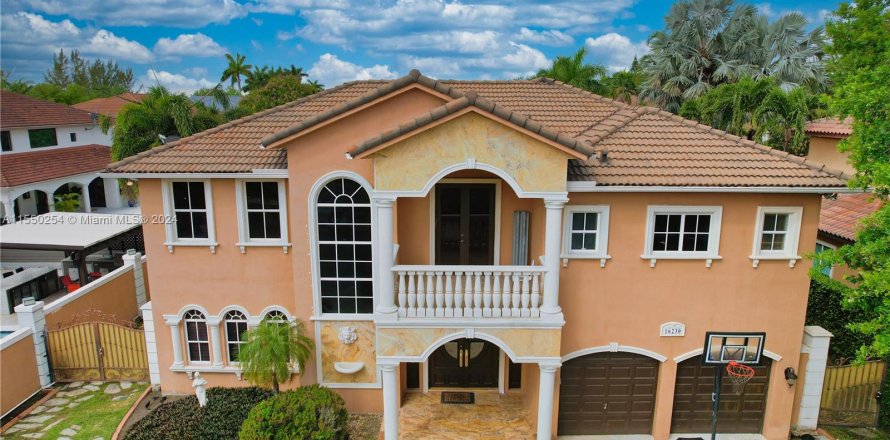 Villa ou maison à Miami Lakes, Floride 5 chambres, 366.03 m2 № 1065338
