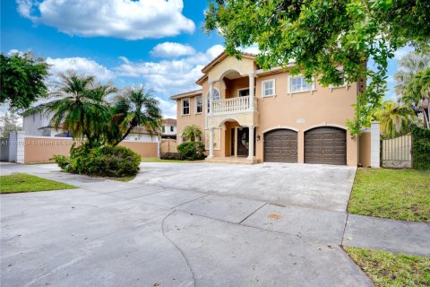 House in Miami Lakes, Florida 5 bedrooms, 366.03 sq.m. № 1065338 - photo 4