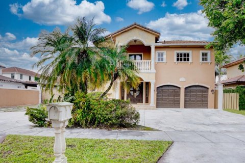 Villa ou maison à vendre à Miami Lakes, Floride: 5 chambres, 366.03 m2 № 1065338 - photo 2
