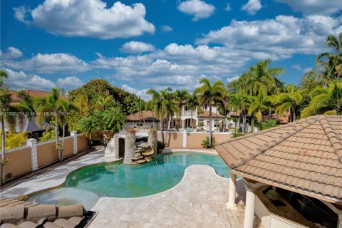 Купить виллу или дом в Майами-Лейкс, Флорида 5 спален, 366.03м2, № 1065338 - фото 9