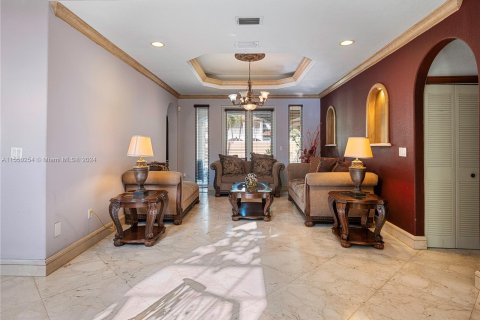Villa ou maison à vendre à Miami Lakes, Floride: 5 chambres, 366.03 m2 № 1065338 - photo 24