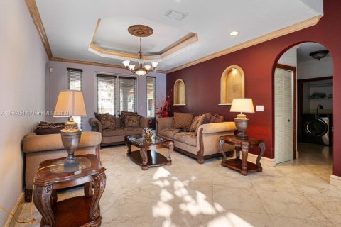 Casa en venta en Miami Lakes, Florida, 5 dormitorios, 366.03 m2 № 1065338 - foto 26