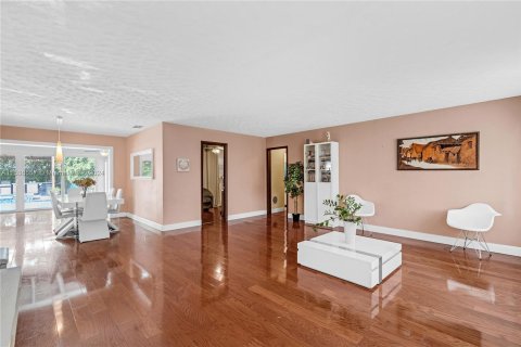 Villa ou maison à vendre à Miami Springs, Floride: 4 chambres, 182.46 m2 № 1019762 - photo 10
