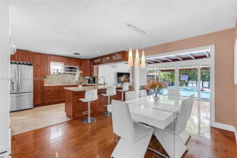 Casa en venta en Miami Springs, Florida, 4 dormitorios, 182.46 m2 № 1019762 - foto 2