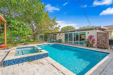 Villa ou maison à vendre à Miami Springs, Floride: 4 chambres, 182.46 m2 № 1019762 - photo 30