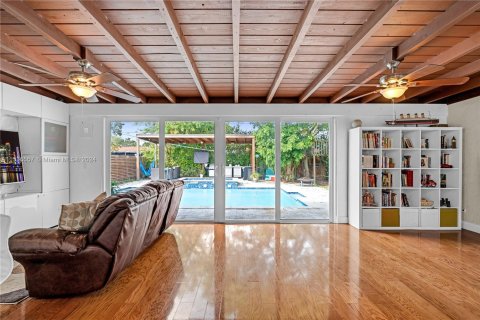 Villa ou maison à vendre à Miami Springs, Floride: 4 chambres, 182.46 m2 № 1019762 - photo 13