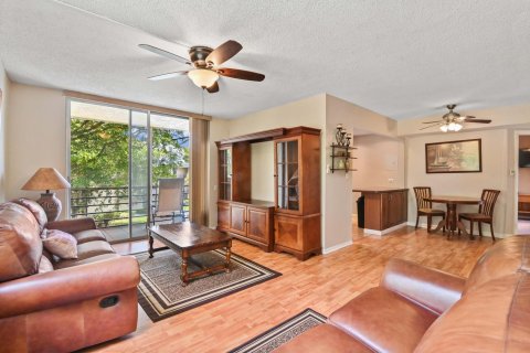 Condo in Tamarac, Florida, 2 bedrooms  № 1228713 - photo 22