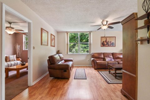 Condo in Tamarac, Florida, 2 bedrooms  № 1228713 - photo 24