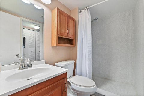 Condo in Tamarac, Florida, 2 bedrooms  № 1228713 - photo 11