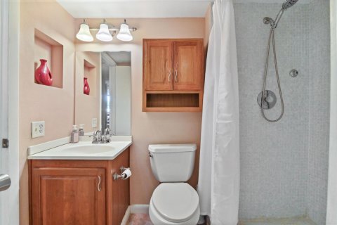 Condo in Tamarac, Florida, 2 bedrooms  № 1228713 - photo 12