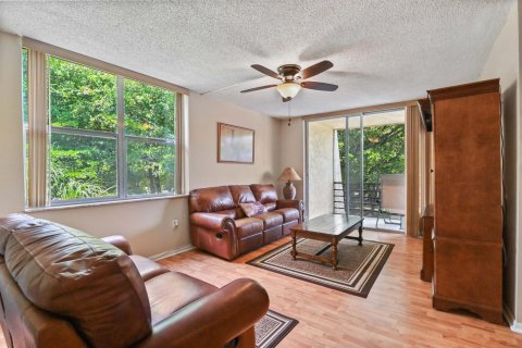 Condo in Tamarac, Florida, 2 bedrooms  № 1228713 - photo 23